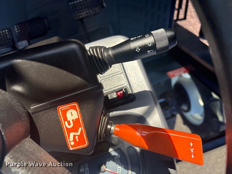 image for item EG8904 2005 New Holland TL100A MFWD tractor