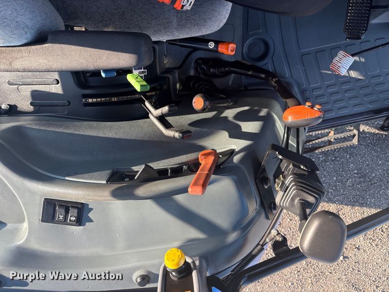 image for item EG8904 2005 New Holland TL100A MFWD tractor