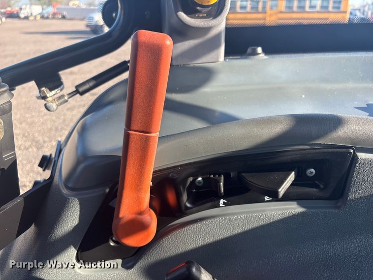 image for item EG8904 2005 New Holland TL100A MFWD tractor