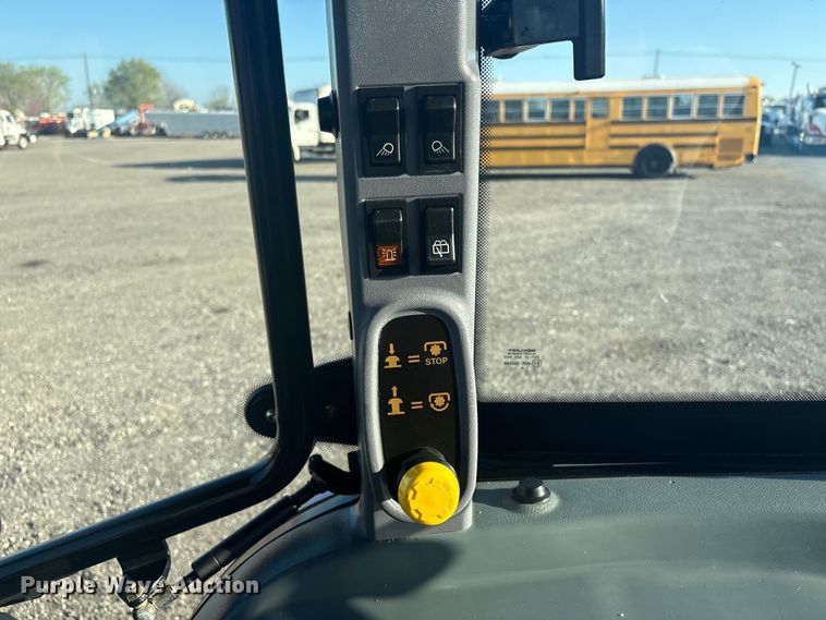 image for item EG8904 2005 New Holland TL100A MFWD tractor