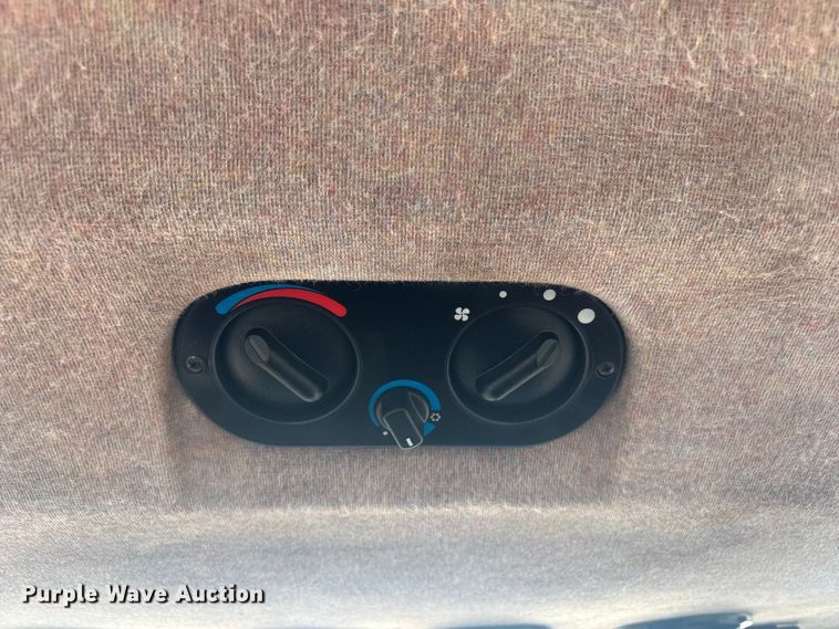 image for item EG8904 2005 New Holland TL100A MFWD tractor