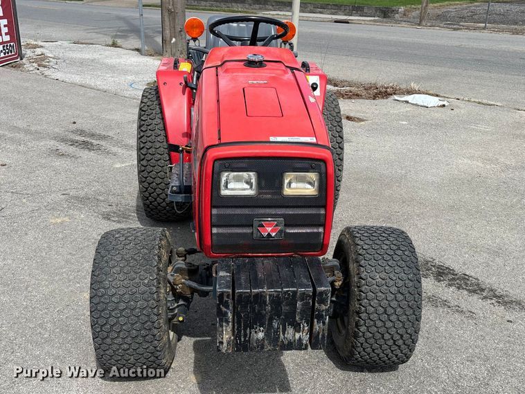 image for item EM0086 2000 Massey Ferguson 1225 MFWD tractor