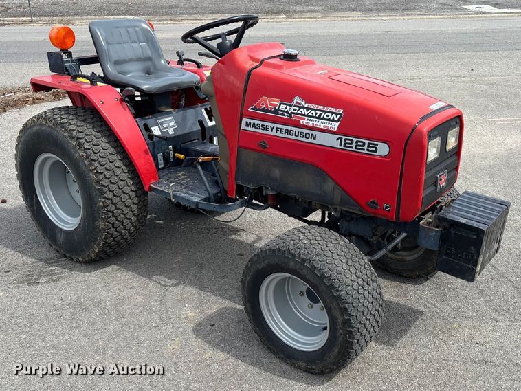 image for item EM0086 2000 Massey Ferguson 1225 MFWD tractor