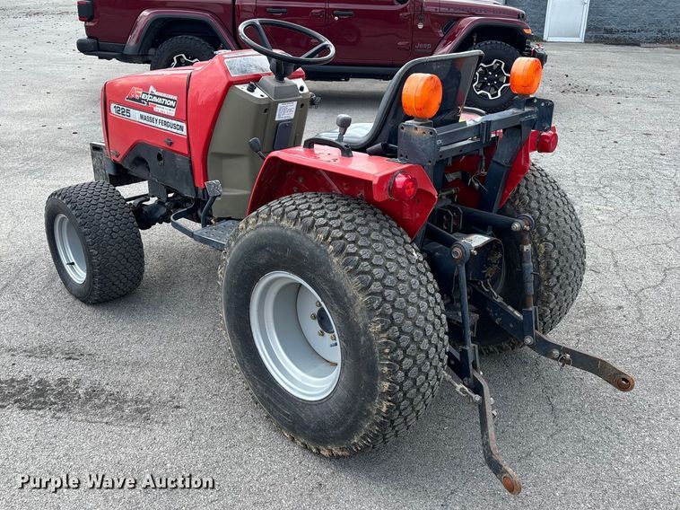 image for item EM0086 2000 Massey Ferguson 1225 MFWD tractor