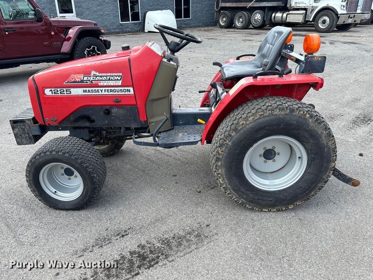 image for item EM0086 2000 Massey Ferguson 1225 MFWD tractor