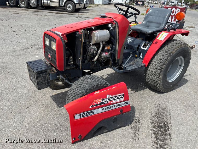 image for item EM0086 2000 Massey Ferguson 1225 MFWD tractor