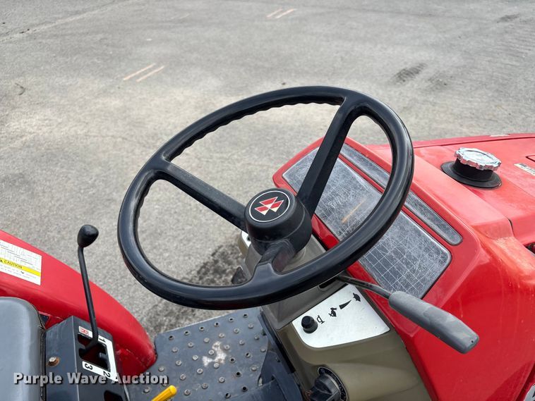 image for item EM0086 2000 Massey Ferguson 1225 MFWD tractor