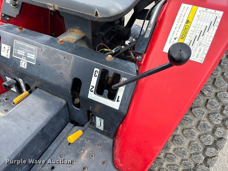 image for item EM0086 2000 Massey Ferguson 1225 MFWD tractor