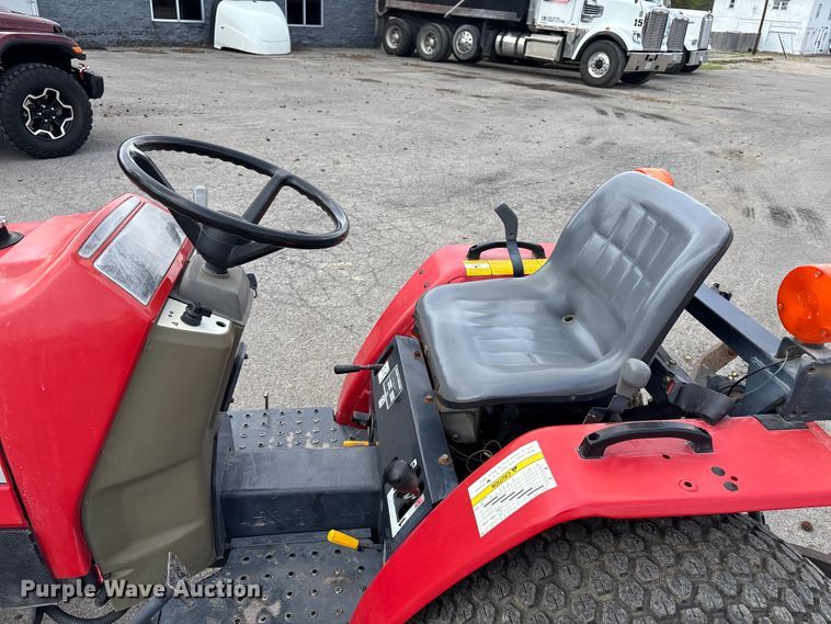 image for item EM0086 2000 Massey Ferguson 1225 MFWD tractor