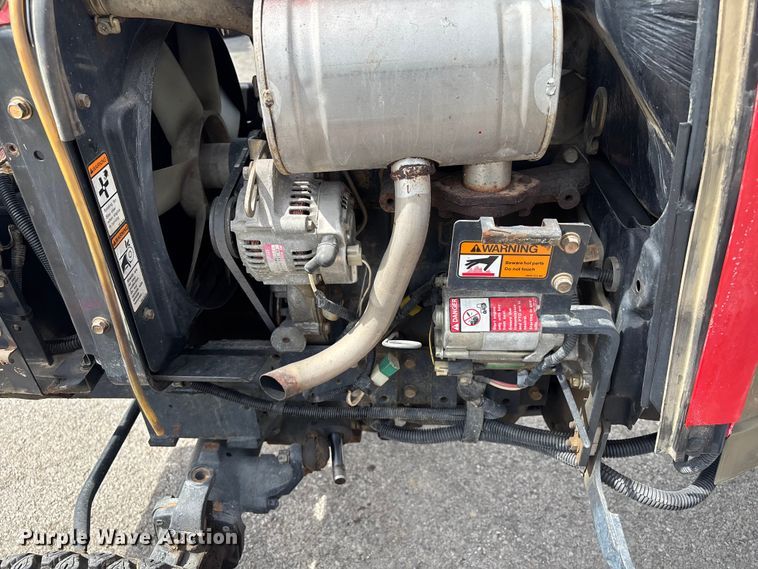 image for item EM0086 2000 Massey Ferguson 1225 MFWD tractor