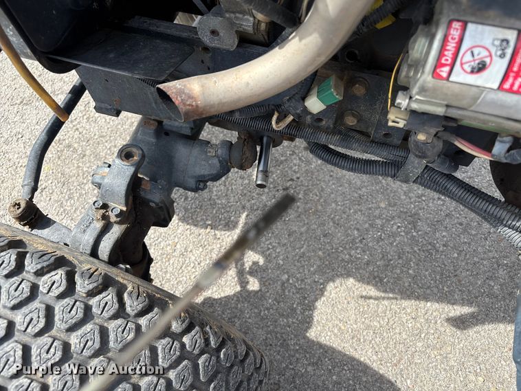 image for item EM0086 2000 Massey Ferguson 1225 MFWD tractor