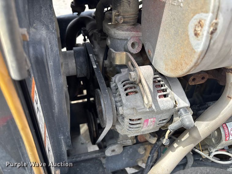 image for item EM0086 2000 Massey Ferguson 1225 MFWD tractor