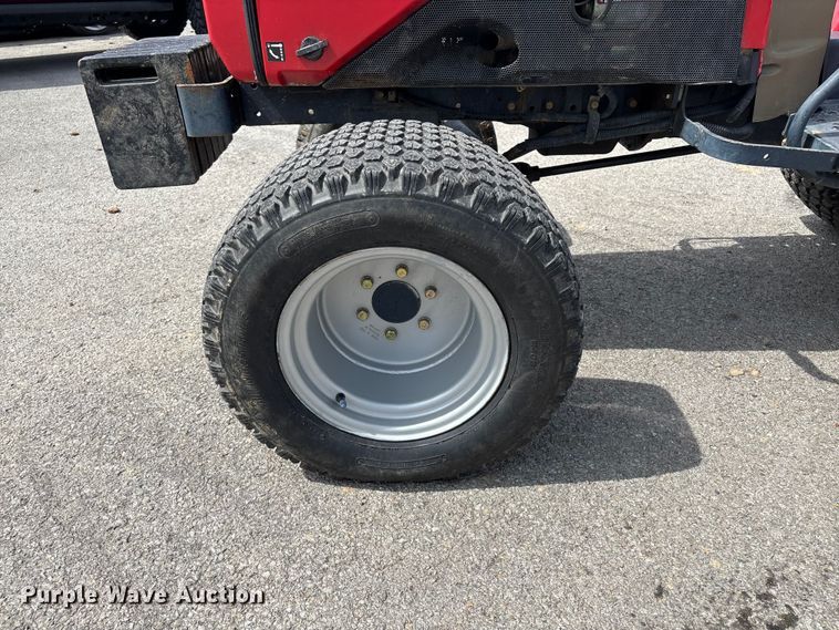 image for item EM0086 2000 Massey Ferguson 1225 MFWD tractor