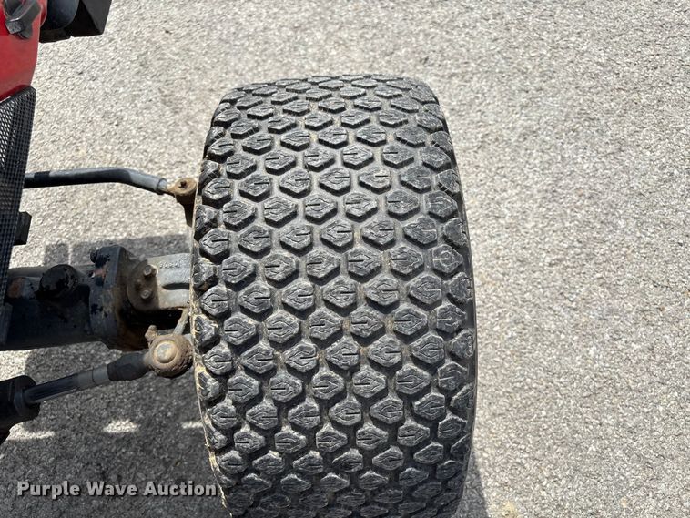 image for item EM0086 2000 Massey Ferguson 1225 MFWD tractor