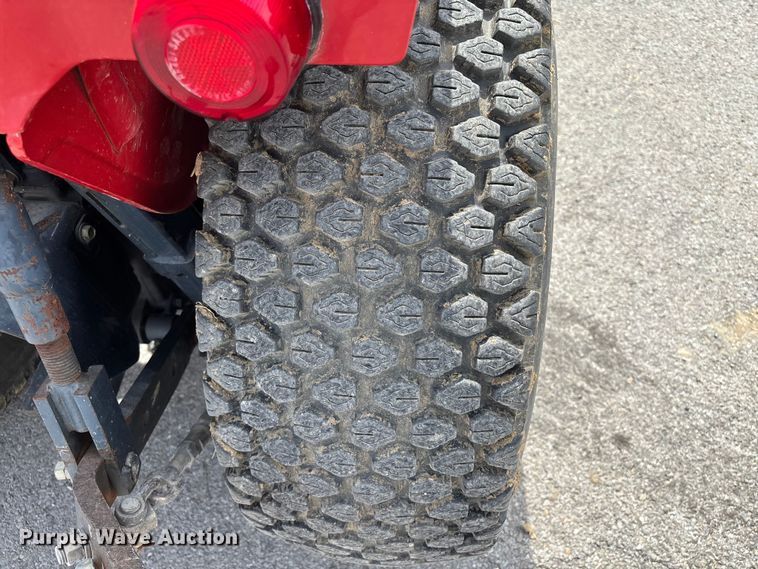 image for item EM0086 2000 Massey Ferguson 1225 MFWD tractor