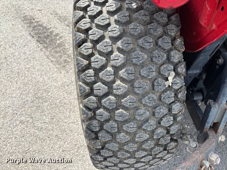 image for item EM0086 2000 Massey Ferguson 1225 MFWD tractor