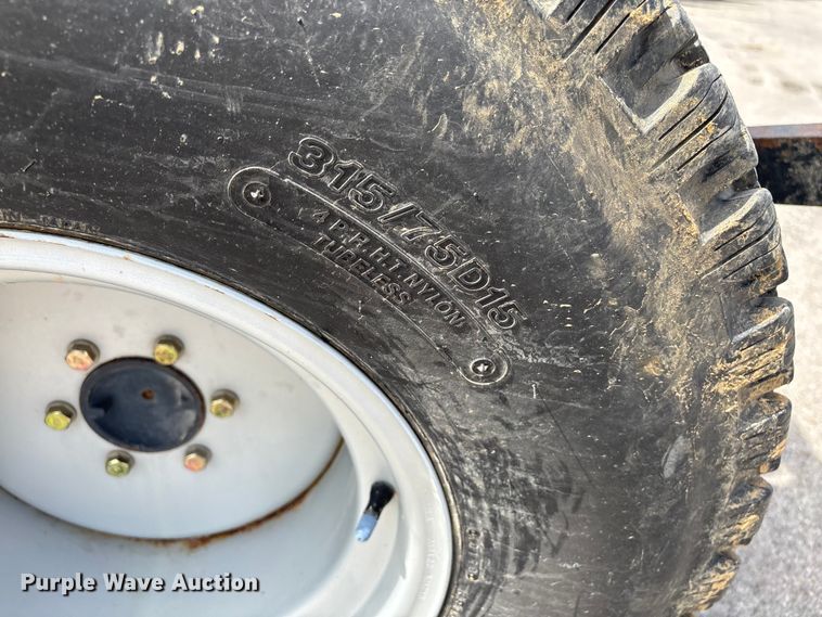 image for item EM0086 2000 Massey Ferguson 1225 MFWD tractor