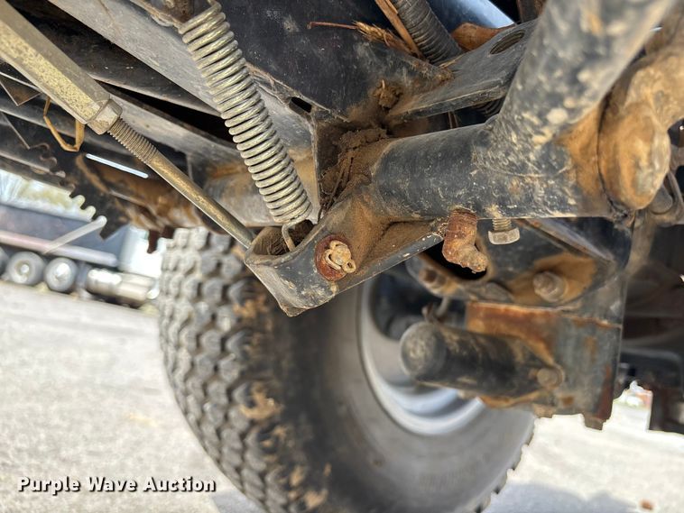 image for item EM0086 2000 Massey Ferguson 1225 MFWD tractor