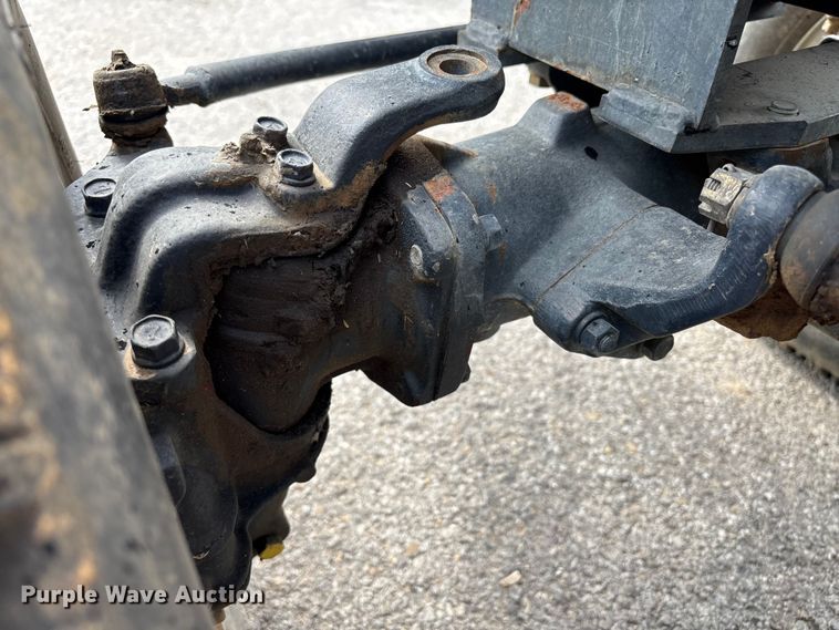 image for item EM0086 2000 Massey Ferguson 1225 MFWD tractor