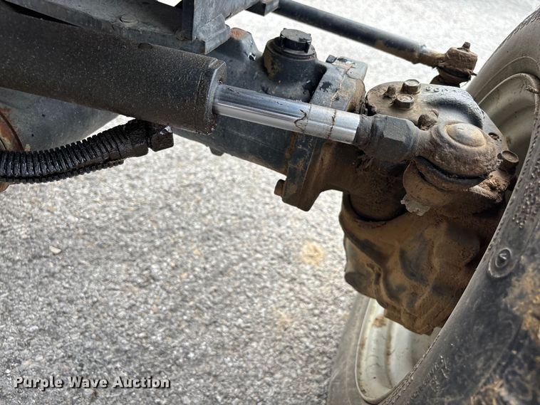 image for item EM0086 2000 Massey Ferguson 1225 MFWD tractor