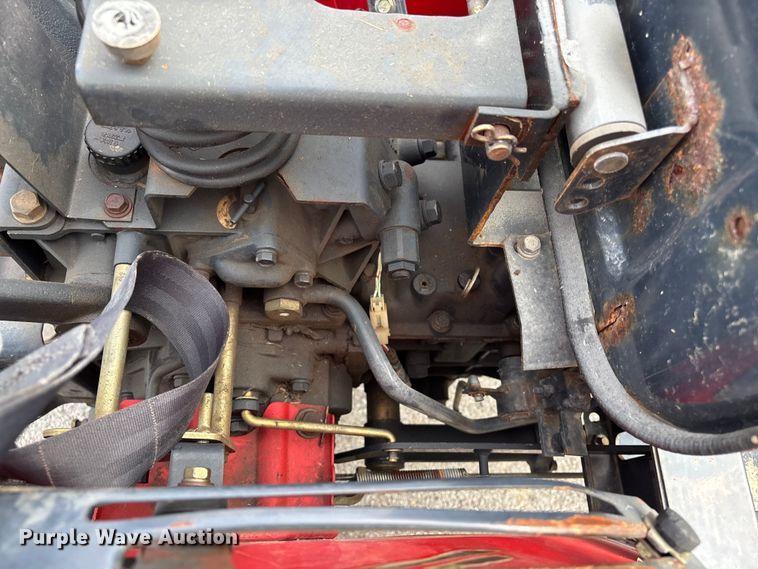 image for item EM0086 2000 Massey Ferguson 1225 MFWD tractor