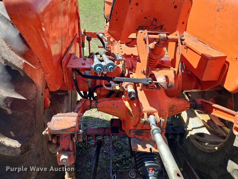 image for item EO7216 1963 Allis-Chalmers D17 tractor