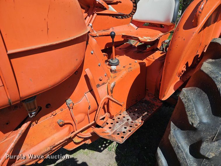 image for item EO7216 1963 Allis-Chalmers D17 tractor