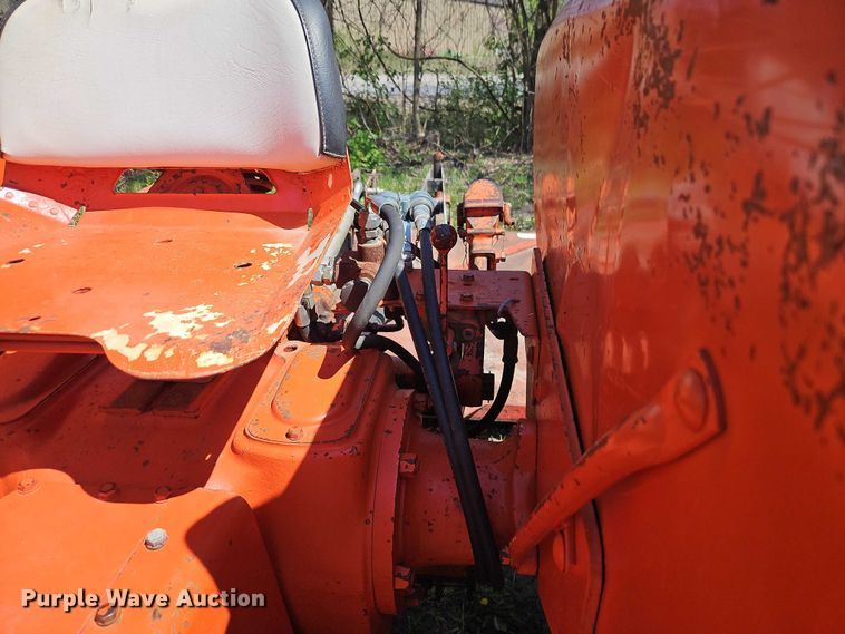 image for item EO7216 1963 Allis-Chalmers D17 tractor