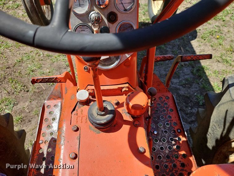 image for item EO7216 1963 Allis-Chalmers D17 tractor