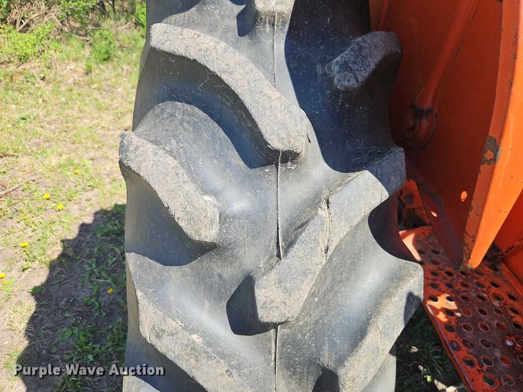 image for item EO7216 1963 Allis-Chalmers D17 tractor