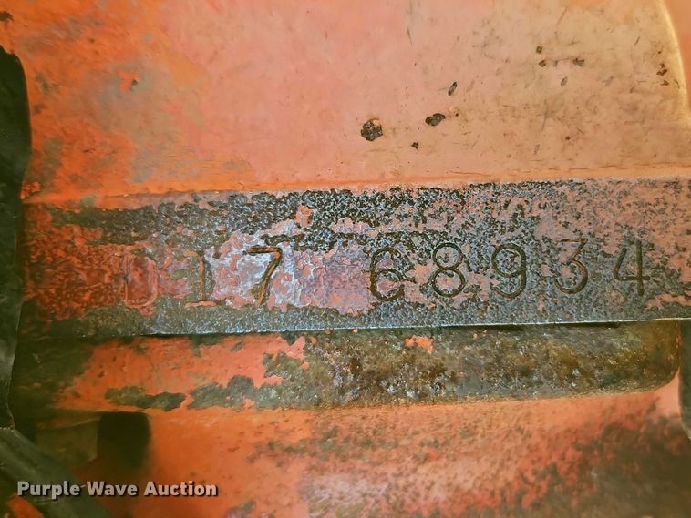 image for item EO7216 1963 Allis-Chalmers D17 tractor