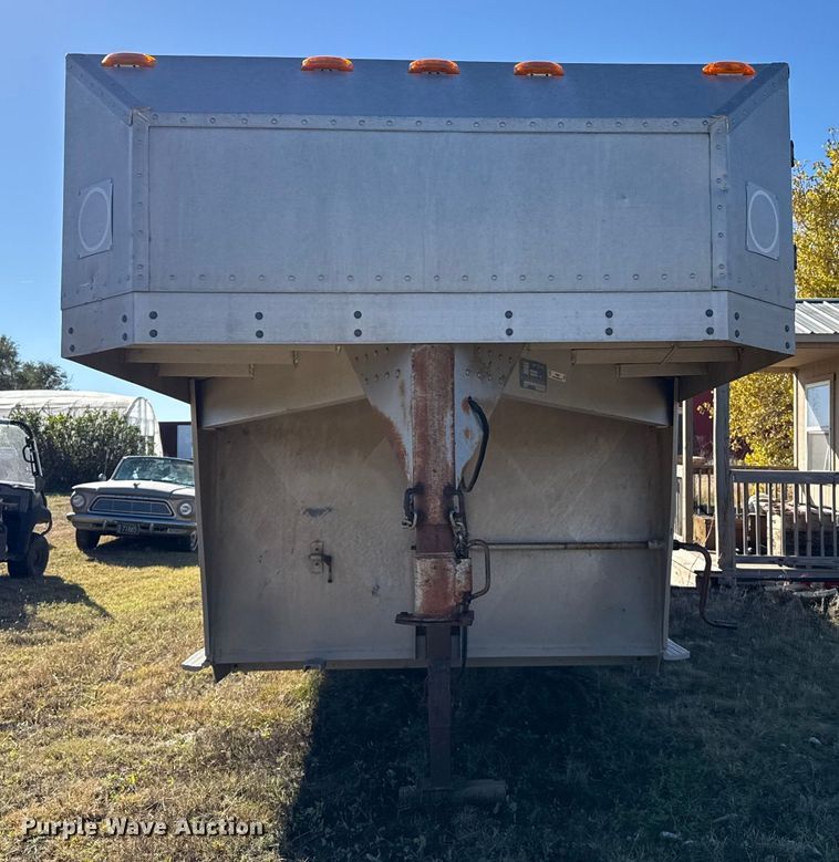 image for item EP0874 1983 Barrett livestock trailer
