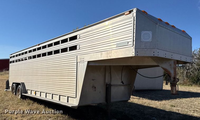 image for item EP0874 1983 Barrett livestock trailer