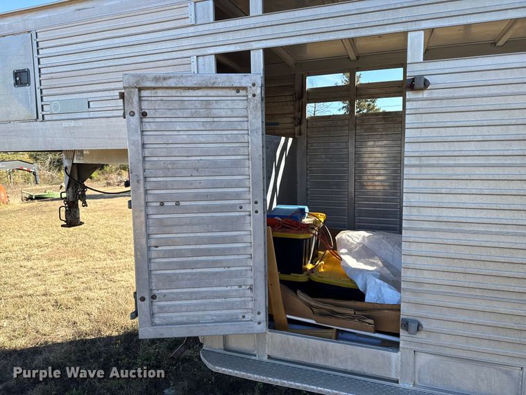 image for item EP0874 1983 Barrett livestock trailer