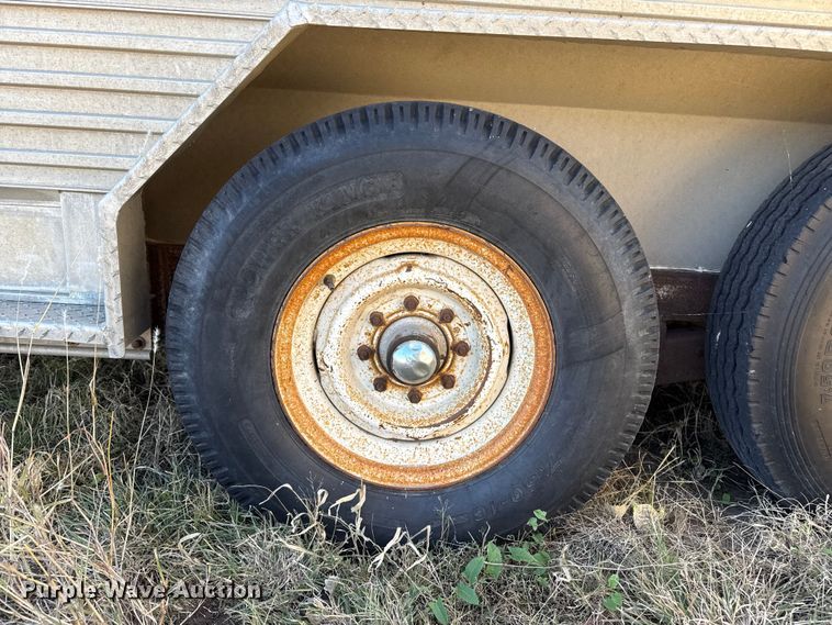 image for item EP0874 1983 Barrett livestock trailer