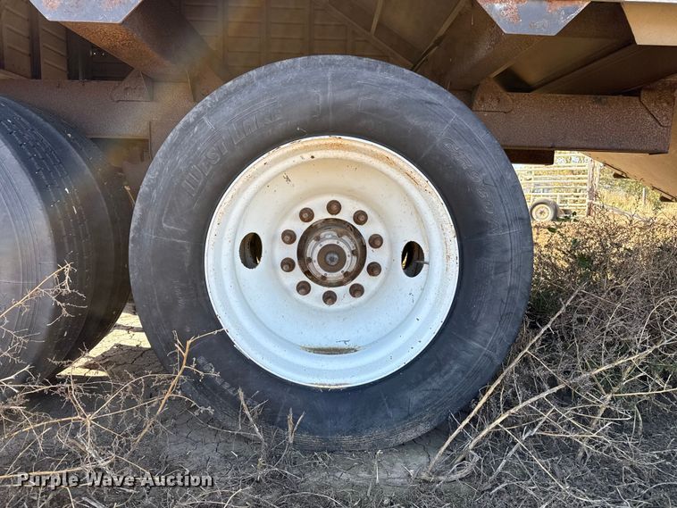 image for item EP0886 2001 Timpte grain trailer