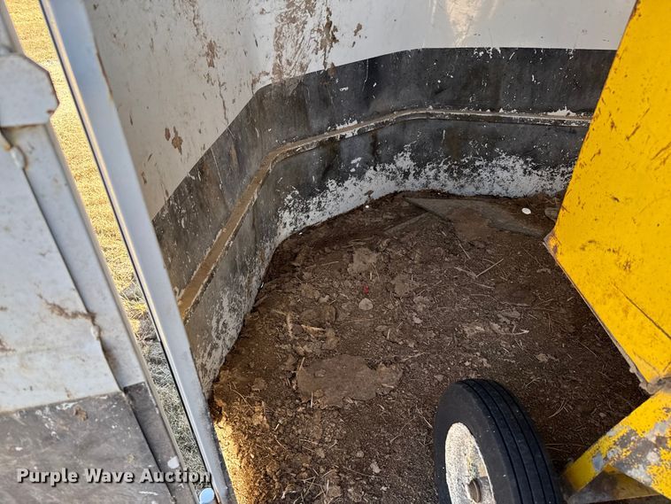 image for item EP0888 2008 Titan livestock trailer