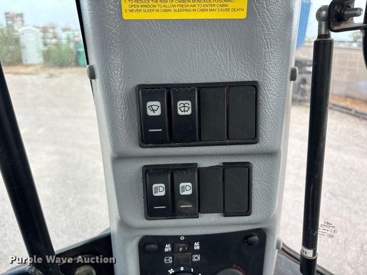 image for item ER7524 Mahindra 3650P HST tractor