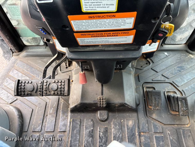 image for item ER7524 Mahindra 3650P HST tractor