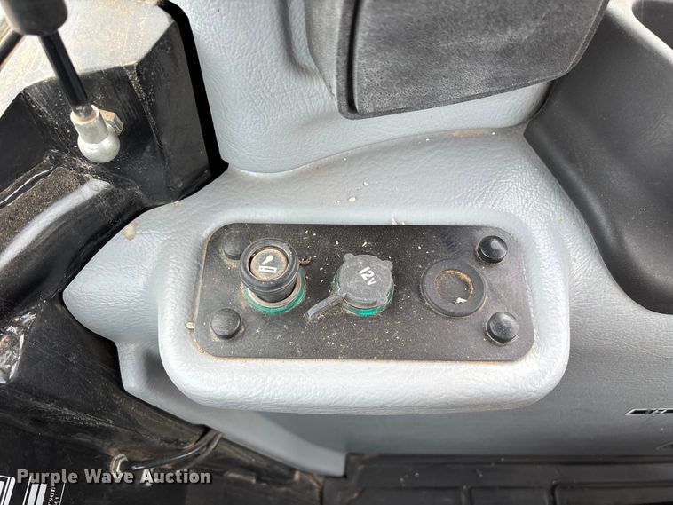 image for item ER7524 Mahindra 3650P HST tractor