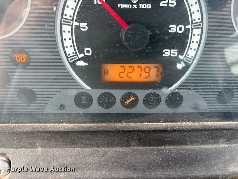 image for item ER7524 Mahindra 3650P HST tractor