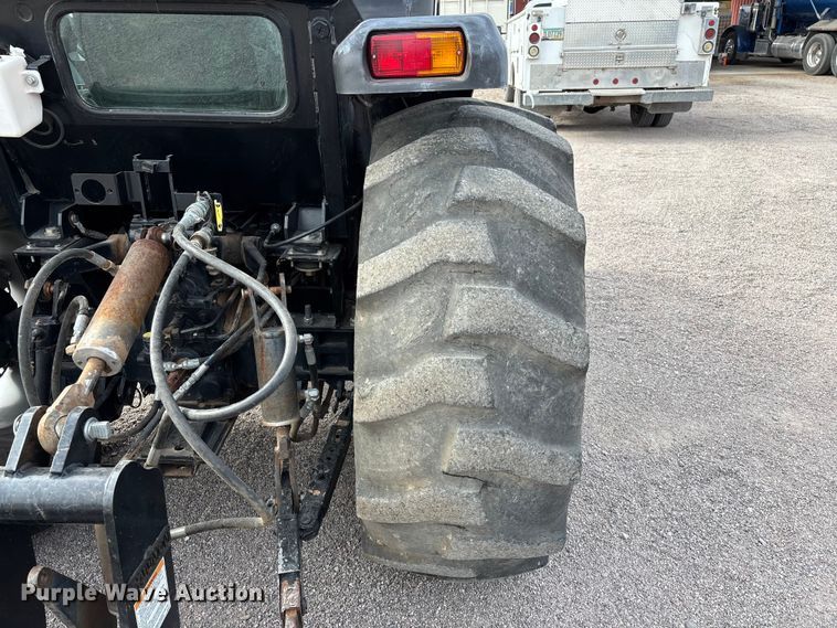 image for item ER7524 Mahindra 3650P HST tractor