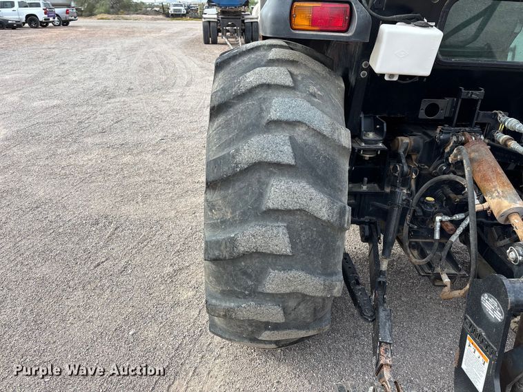 image for item ER7524 Mahindra 3650P HST tractor