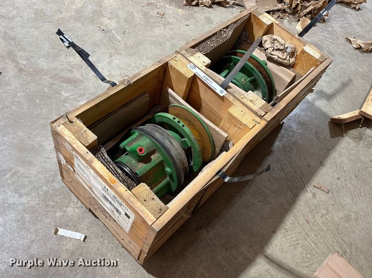 image for item ES8711 John Deere  fan drives