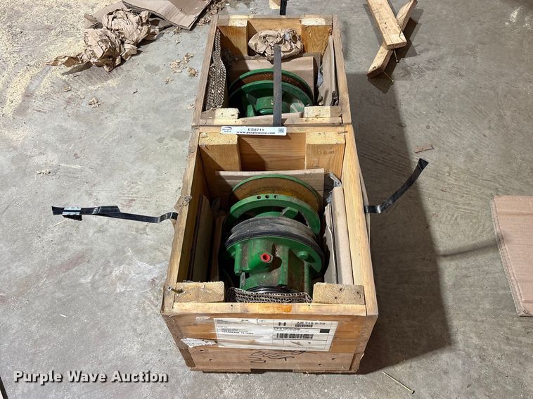 image for item ES8711 John Deere  fan drives