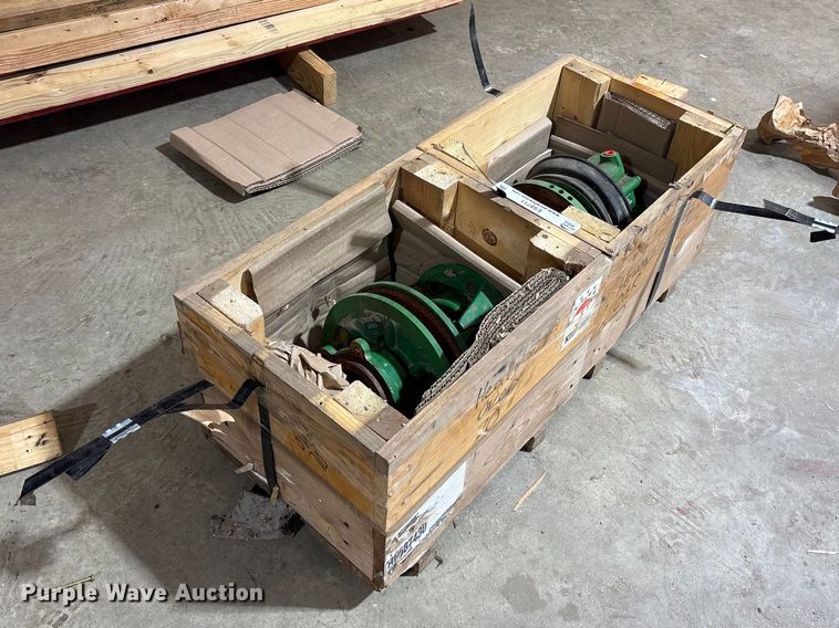 image for item ES8711 John Deere  fan drives