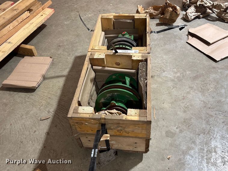 image for item ES8711 John Deere  fan drives