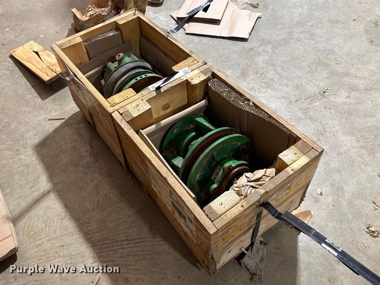 image for item ES8711 John Deere  fan drives