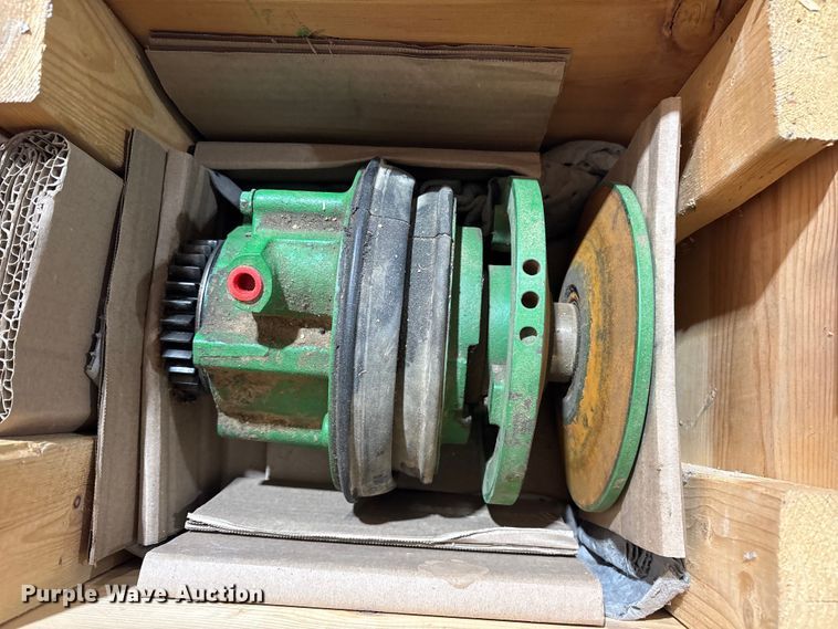 image for item ES8711 John Deere  fan drives