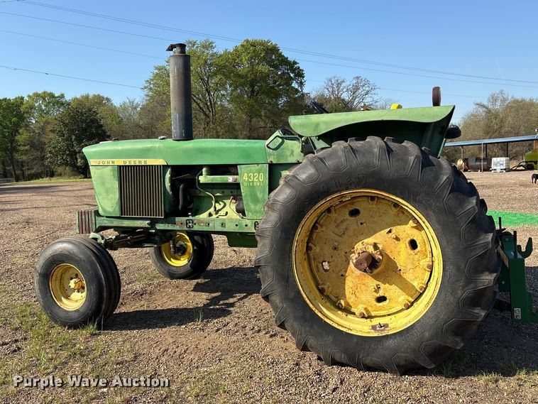 image for item ES8715 John Deere 4320 tractor